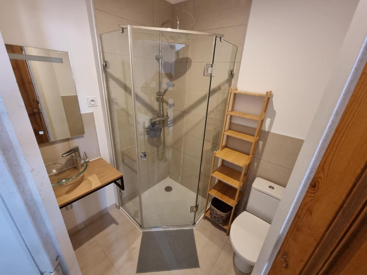 Dans Maison De Maitre, Appartement Independant. Montfrin Bagian luar foto