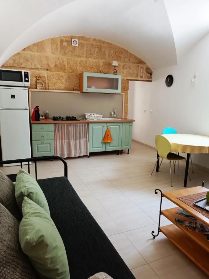 Dans Maison De Maitre, Appartement Independant. Montfrin Bagian luar foto