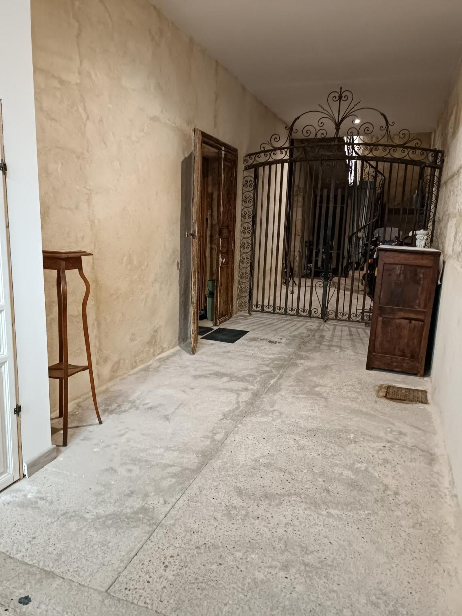 Dans Maison De Maitre, Appartement Independant. Montfrin Bagian luar foto